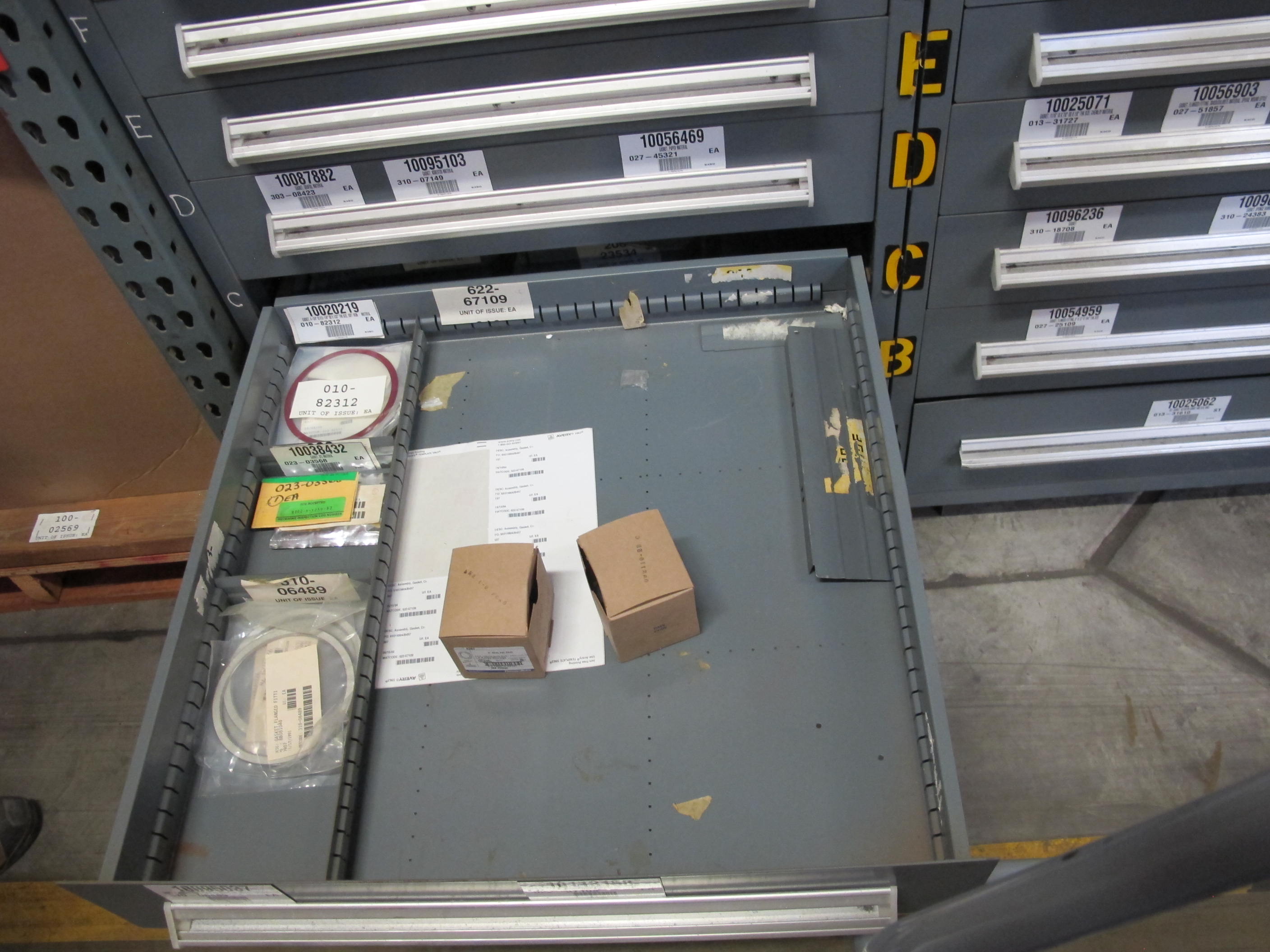 STANLEY VIDMAR HEAVY DUTY 12-DRAWER PARTS CABINET W/ CONTENTS (W-50) LOADING & HANDLING FEE $25-